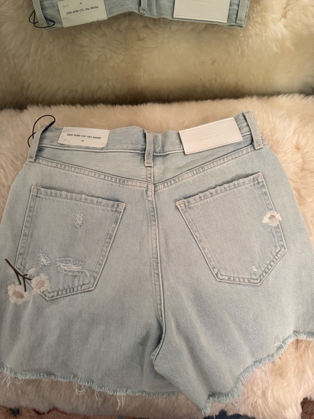 7 For All Mankind Light Blue Embroidered Floral Denim Shorts - Picture 4 of 6